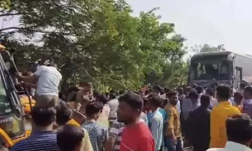 Maharashtra: राज्य परिवहन की बस पलटी, 11 यात्रियों की मौत Maharashtra: राज्य परिवहन की बस पलटी, 11 यात्रियों की मौत