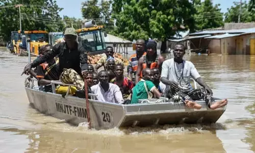 Nigeria में नाव दुर्घटना में कम से कम 27 लोगों की मौत, 100 से अधिक लापता Nigeria में नाव दुर्घटना में कम से कम 27 लोगों की मौत, 100 से अधिक लापता