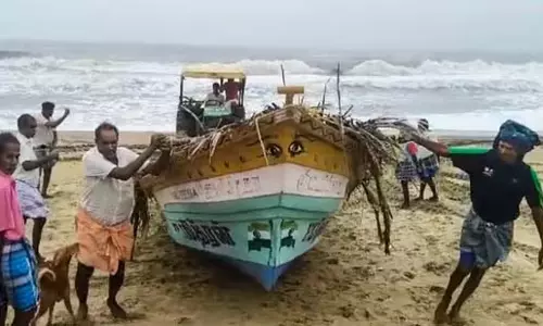 Tamil Nadu पुडुचेरी में स्कूल बंद, उड़ानें रद्द