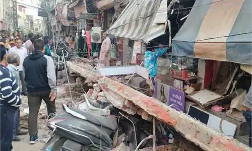 Punjab: भीड़ भरे बाजार में मची अफरा-तफरी Punjab: भीड़ भरे बाजार में मची अफरा-तफरी