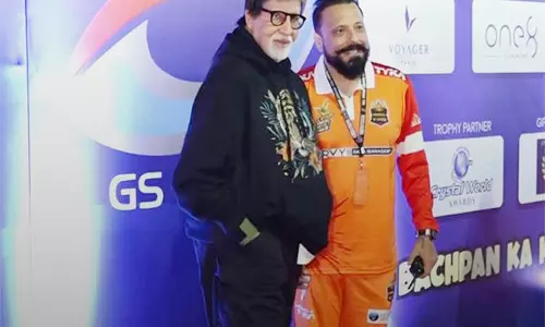 मुंबई के कार्यक्रम में Amitabh Bachchan मुस्कुराते हुए नज़र आए