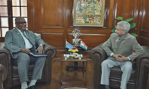 Jaishankar ने दिल्ली में फिजी के उप प्रधानमंत्री मनोआ कामिकामिका से मुलाकात की Jaishankar ने दिल्ली में फिजी के उप प्रधानमंत्री मनोआ कामिकामिका से मुलाकात की
