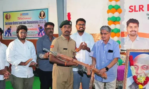 Andhra Pradesh: एनसीसी कैडेटों को एसएलआर ड्रिल राइफलें दान की गईं Andhra Pradesh: एनसीसी कैडेटों को एसएलआर ड्रिल राइफलें दान की गईं