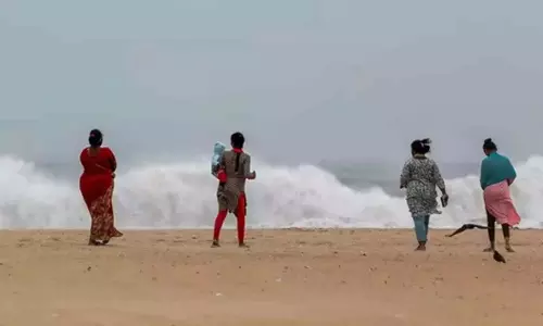 Tamil Nadu: गहरे दबाव का क्षेत्र चक्रवाती तूफान में तब्दील Tamil Nadu: गहरे दबाव का क्षेत्र चक्रवाती तूफान में तब्दील