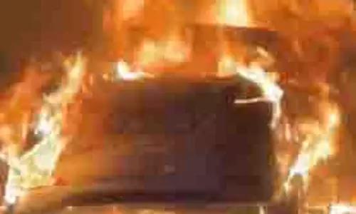Hisar: आग के गोले में बदल गई चलती कार Hisar: आग के गोले में बदल गई चलती कार