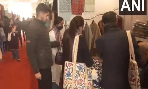 स्थानीय कारीगरों को बढ़ावा देने के लिए Srinagar में कपड़ा सोर्सिंग मेला आयोजित किया गया