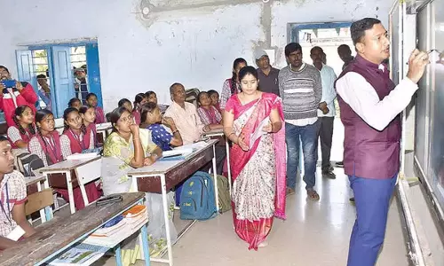 TG: डीसी राजर्षि शाह बने गणित शिक्षक TG: डीसी राजर्षि शाह बने गणित शिक्षक