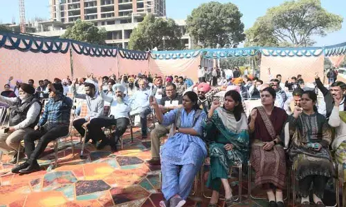 Chandigarh: एसोसिएशन के अध्यक्ष की गिरफ्तारी के विरोध में राजस्व अधिकारियों ने काम बंद रखा