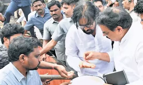 Andhra Pradesh Deputy CM: अवैध चावल व्यापार में शामिल जहाज को जब्त करें Andhra Pradesh Deputy CM: अवैध चावल व्यापार में शामिल जहाज को जब्त करें