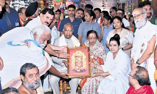 पूर्व राष्ट्रपति कोविंद ने Andhra Pradesh के दुर्गा मंदिर में पूजा-अर्चना की पूर्व राष्ट्रपति कोविंद ने Andhra Pradesh के दुर्गा मंदिर में पूजा-अर्चना की