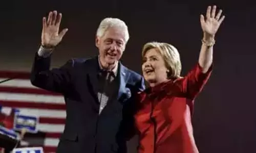 Bill Clinton ने पत्नी हिलेरी की हार के बाद आक्रोशित होने के लिए माफ़ी मांगी