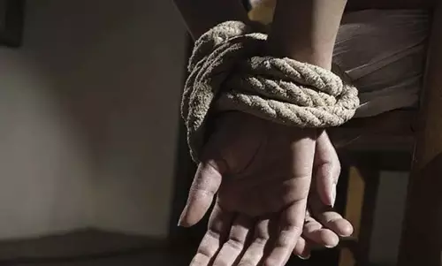 UP: 31 साल की कैद के बाद यूपी का व्यक्ति अपने परिवार से मिला UP: 31 साल की कैद के बाद यूपी का व्यक्ति अपने परिवार से मिला