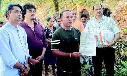 Velsao-Mollo के स्थानीय लोगों ने रेलवे ट्रैक विस्तार के खिलाफ आवाज उठाई