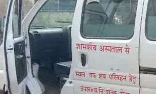 मुर्दा ढोने रिश्वत, शव वाहन के निर्लज ड्राइवर का कारनामा मुर्दा ढोने रिश्वत, शव वाहन के निर्लज ड्राइवर का कारनामा