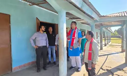 Assam : तिनसुकिया के डीसी स्वप्निल पॉल ने सदिया में विभिन्न योजनाओं का जायजा लिया Assam : तिनसुकिया के डीसी स्वप्निल पॉल ने सदिया में विभिन्न योजनाओं का जायजा लिया