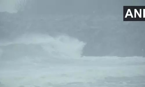 Cyclone Fanghal: पुडुचेरी तट पर अलर्ट, समुद्र तटों पर सुरक्षा बढ़ाई गई