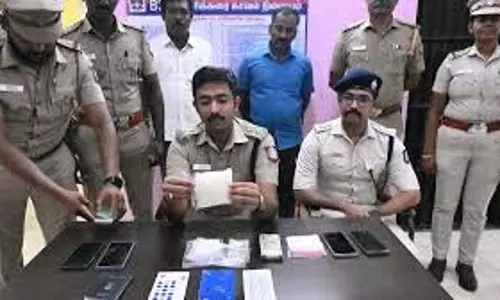 Chennai police अधिकारी को मेथ तस्करों से संबंध रखने के आरोप में गिरफ्तार किया Chennai police अधिकारी को मेथ तस्करों से संबंध रखने के आरोप में गिरफ्तार किया