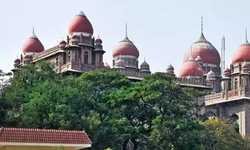 Telangana HC ने लागचेरला मामले में पूर्व विधायक के खिलाफ दो एफआईआर पर रोक लगा दी Telangana HC ने लागचेरला मामले में पूर्व विधायक के खिलाफ दो एफआईआर पर रोक लगा दी