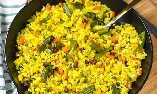 Breakfast: पौष्टिक तत्वों से भरपूर पोहा Breakfast: पौष्टिक तत्वों से भरपूर पोहा