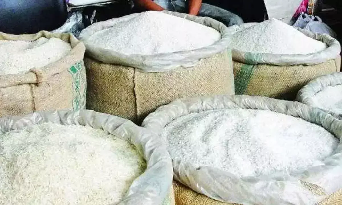 Kakinada बंदरगाह से पीडीएस चावल की तस्करी बड़े पैमाने पर Kakinada बंदरगाह से पीडीएस चावल की तस्करी बड़े पैमाने पर
