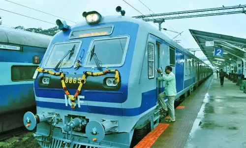 Kerala : कोल्लम एर्नाकुलम मेमू सेवा मई 2025 तक बढ़ाई गई Kerala : कोल्लम एर्नाकुलम मेमू सेवा मई 2025 तक बढ़ाई गई