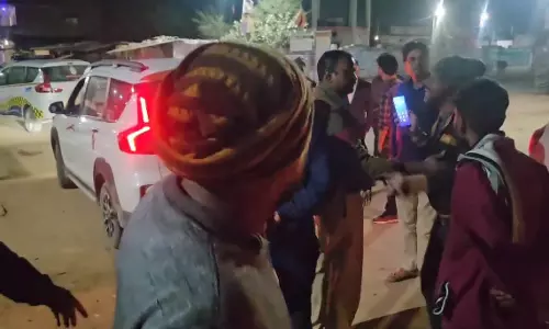 पुलिस पेट्रोलिंग टीम की गुंडागर्दी, आहत में दुकानदार और कर्मचारी
