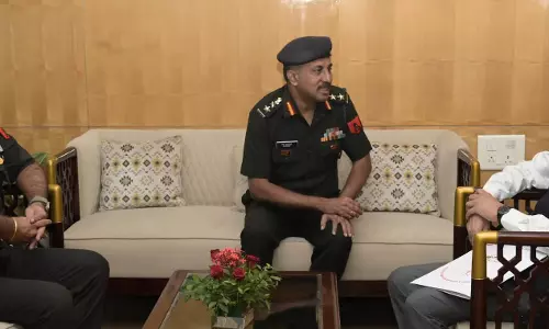राज्यपाल डेका को सोल्जराथान कार्यक्रम हेतु आमंत्रण दिया सैन्य अधिकारियों ने राज्यपाल डेका को सोल्जराथान कार्यक्रम हेतु आमंत्रण दिया सैन्य अधिकारियों ने
