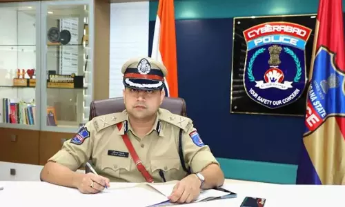 Telangana : साइबराबाद पुलिस ने बाइकर्स के उपद्रव पर बैठक आयोजित की Telangana : साइबराबाद पुलिस ने बाइकर्स के उपद्रव पर बैठक आयोजित की
