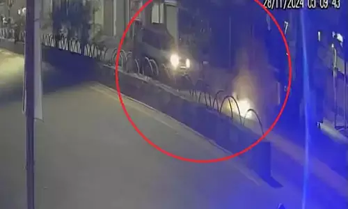 स्कार्पियो ने एक्टिवा को मारी ठोकर, घायल शख्स ICU में स्कार्पियो ने एक्टिवा को मारी ठोकर, घायल शख्स ICU में