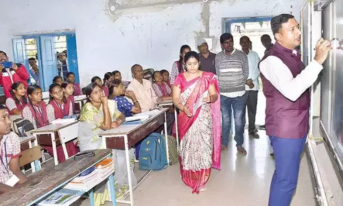Telangana :  डीसी राजर्षि शाह बने गणित शिक्षक