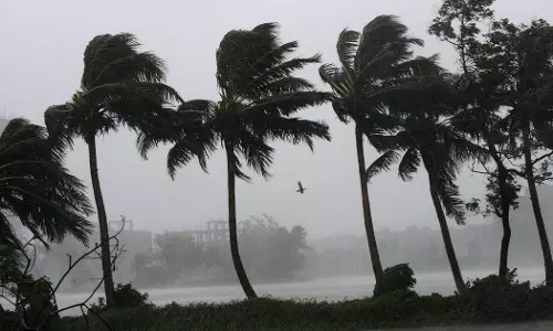 Cyclone Fengal: बेंगलुरू में ऑरेंज अलर्ट जारी, बारिश और ठंड का खतरा