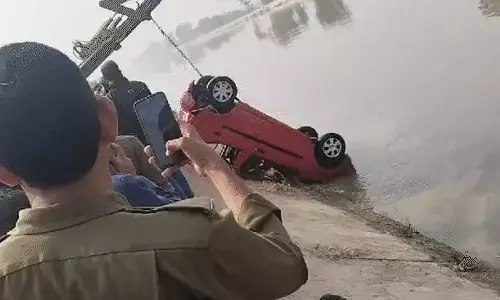 नहर में गिरी कार से मिला दंपती का शव, पीछे था बाइक सवार, तभी...