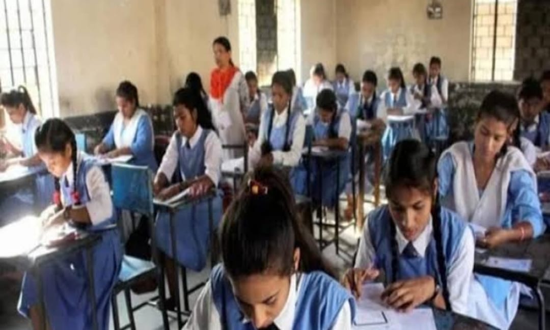 School education: सरकारी सहित निजी स्कूलों व डाइस कोड वाले मदरसों को भी किया शामिल