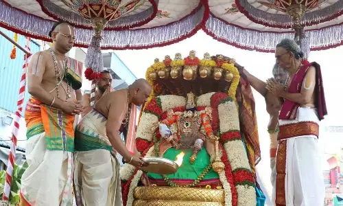 Andhra Pradesh : पेद्दा शेषा हम्सा वाहन सेवा आयोजित की गई Andhra Pradesh : पेद्दा शेषा हम्सा वाहन सेवा आयोजित की गई