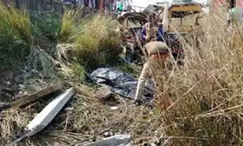 Shravasti: कार ने टेंपो में मारी टक्कर, पांच की मौत, छह की हालत नाजुक