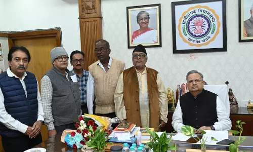 पेंशनरों ने डॉ रमन सिंह से धारा 49 को विलोपित करने विधानसभा में शासकीय संकल्प पारित करने की मांग की पेंशनरों ने डॉ रमन सिंह से धारा 49 को विलोपित करने विधानसभा में शासकीय संकल्प पारित करने की मांग की