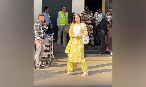 Airport Spotting: श्रद्धा कपूर ने हरे रंग के एथनिक सूट में बिखेरा जलवा