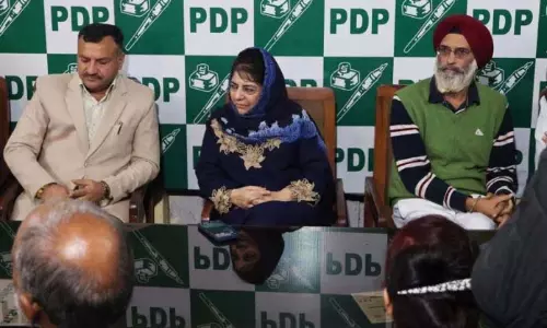 Mehbooba: नौकरियों के संकट से ध्यान हटाने के लिए सांप्रदायिक विभाजन को बढ़ावा दे रही सरकार