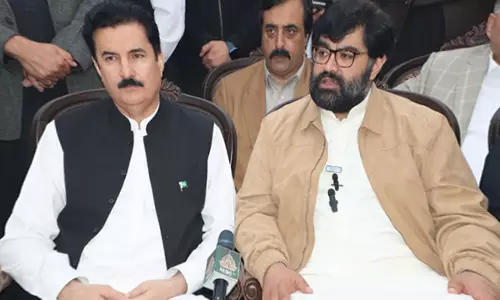 Pakistan: अवामी नेशनल पार्टी प्रमुख ने हिंसा भड़काने वाली राजनीतिक पार्टियों पर प्रतिबंध लगाने की मांग की Pakistan: अवामी नेशनल पार्टी प्रमुख ने हिंसा भड़काने वाली राजनीतिक पार्टियों पर प्रतिबंध लगाने की मांग की