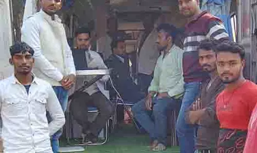 Kushinagar: चिकित्सक दल ने सौ मरीजों की किया जाँच Kushinagar: चिकित्सक दल ने सौ मरीजों की किया जाँच