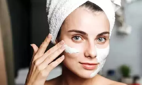 Party के लिए तैयार त्वचा पाने के लिए 9 DIY फेस मास्क