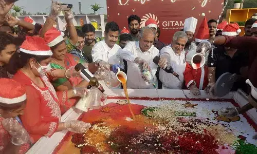 GITAM ने केक मिक्सिंग समारोह के साथ उत्सव की भावना को प्रज्वलित किया