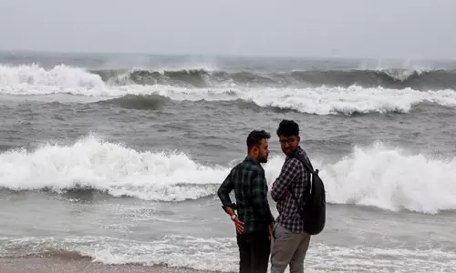 Cyclone Fengal जल्द ही 90 किमी प्रति घंटे की रफ्तार से तमिलनाडु-पुडुचेरी के तटों से टकराएगा