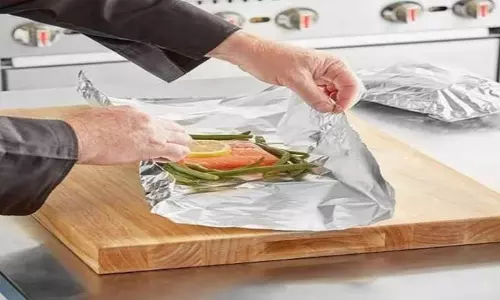 Food tips : एल्युमिनियम फॉयल खाना पकाने के लिए सही है या खतरनाक, जानिए