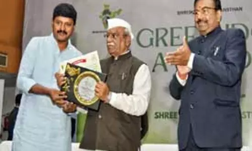 Former राज्यसभा सांसद संतोष कुमार ने जीता स्पेशल ग्रीन आइडल अवार्ड