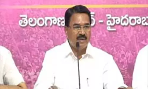 Niranjan Reddy का कहना है कि रितु पांडुगा ने धमकी भरे किसानों को पकड़ रखा