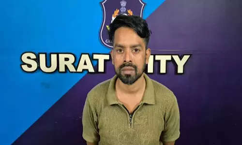 Surat पुलिस ने कई फर्जी पहचान पत्रों के साथ बांग्लादेशी नागरिक को गिरफ्तार किया Surat पुलिस ने कई फर्जी पहचान पत्रों के साथ बांग्लादेशी नागरिक को गिरफ्तार किया