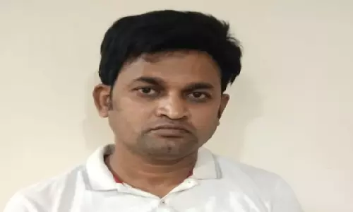 Odisha क्राइम ब्रांच ने 2.3 करोड़ रुपये की धोखाधड़ी के सिलसिले में निजी बैंक कर्मचारी को गिरफ्तार किया Odisha क्राइम ब्रांच ने 2.3 करोड़ रुपये की धोखाधड़ी के सिलसिले में निजी बैंक कर्मचारी को गिरफ्तार किया