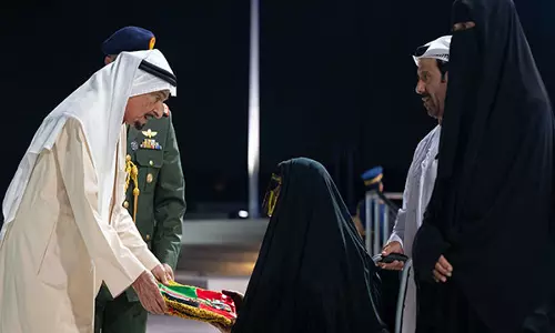 अजमान के शासक ने Abu Dhabi के वहात अल करमा में स्मरण दिवस समारोह में भाग लिया
