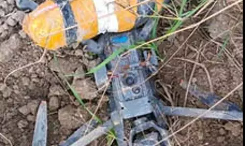 BSF ने पाक सीमा के पास दो ड्रोन और 1 किलो से अधिक हेरोइन बरामद की